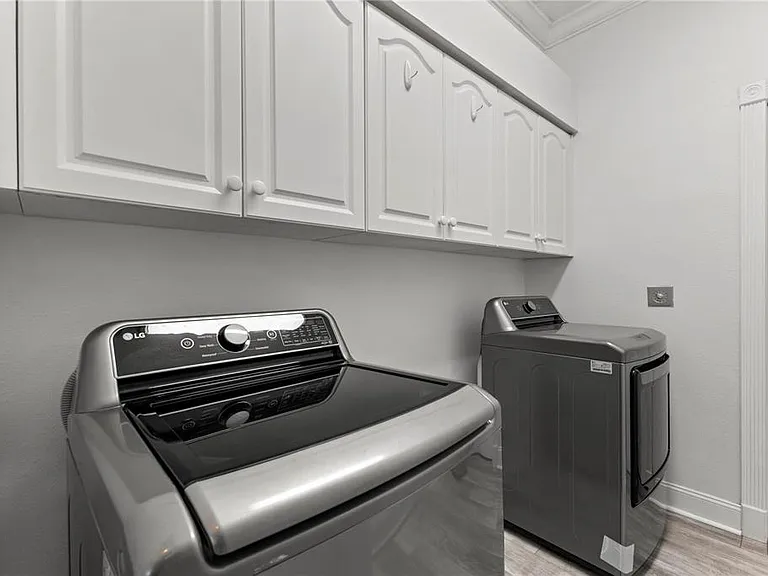 9307 Poplar Creek Ct — Photo 41