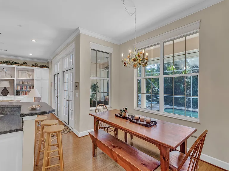 2225 Seaside St — Photo 9