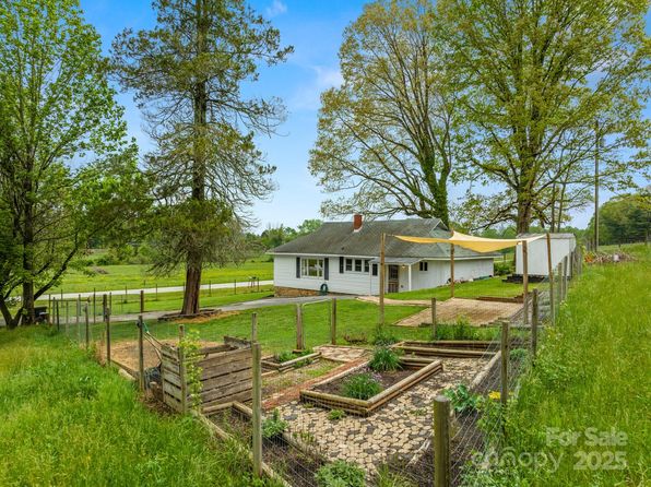 258 Roper Rd, Flat Rock, NC 28731