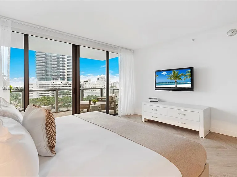 2201 Collins Ave #804 — Photo 40