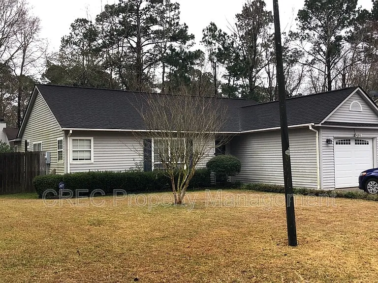 136 Chandler Dr — Photo 1