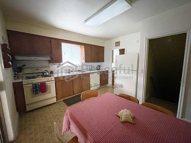 1224 E 2nd Ave — Photo 5