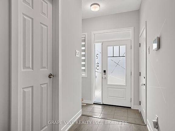 3rd image of 225 Billrian Cres