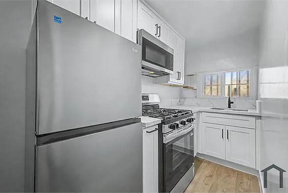 122 W 85th St — Photo 3