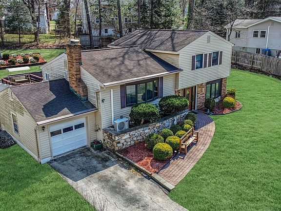 2nd image of 10 Horizon Hill Drive