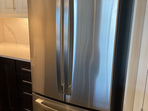 4th image of 95 Dundas St W #124