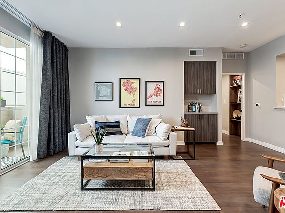 5th image of 930 N Doheny Dr APT 317