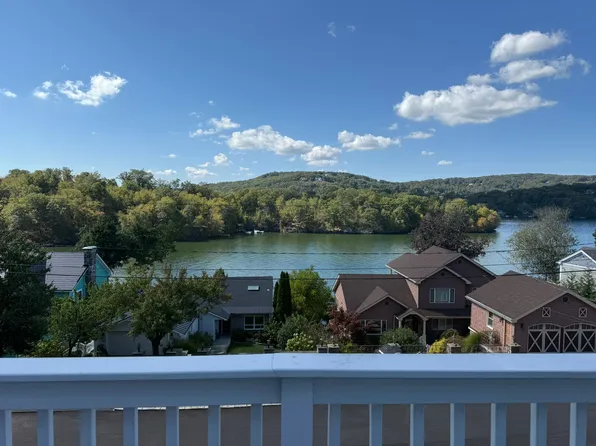 47 S Lake Shore Dr, Brookfield, CT 06804