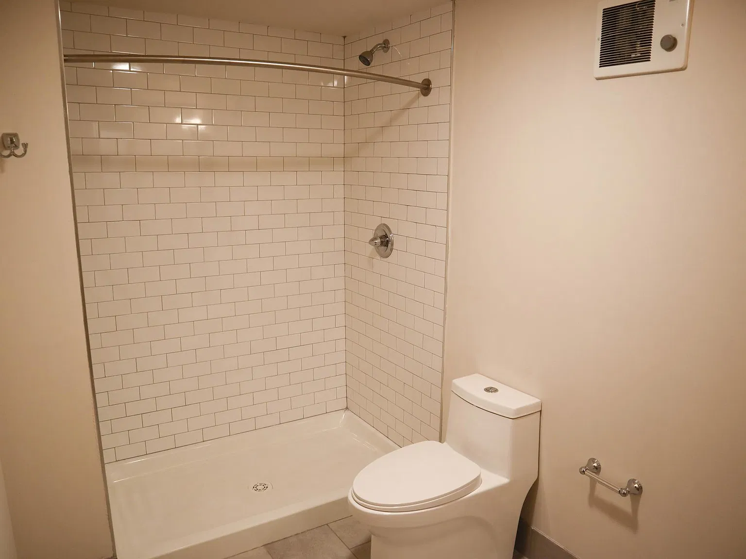 Studio, 400 sqft, $800 — Photo 4