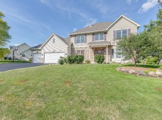 8289 Stone Creek Dr, Chanhassen, MN 55317