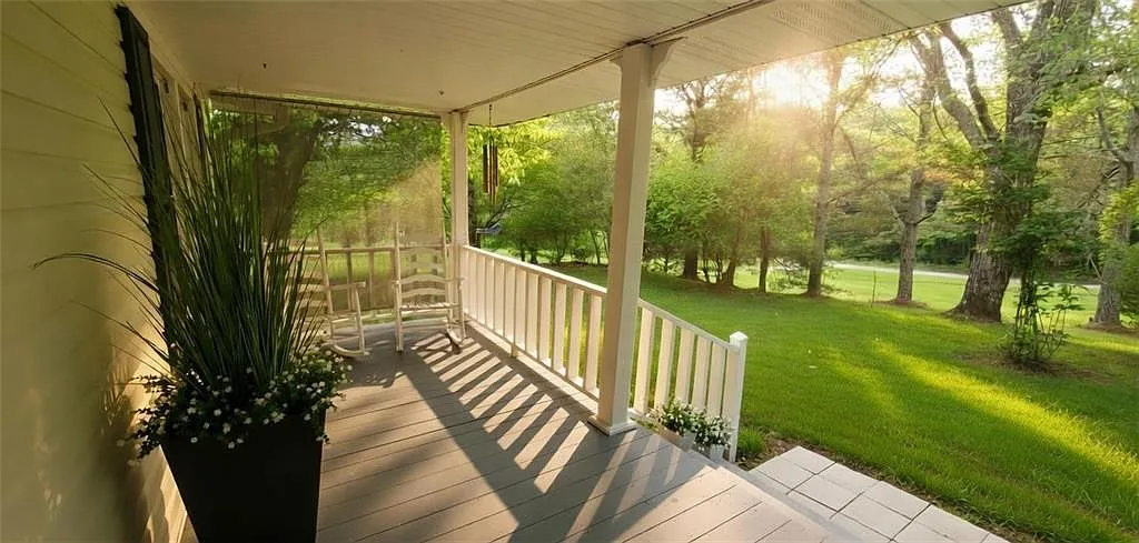 2 bed, 1.0 bath, 1003 sqft, $1,850 — Photo 3