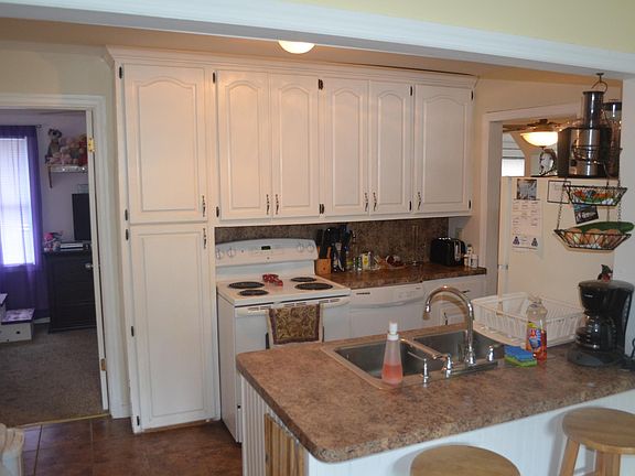 3rd image of 32 Oakwood Ave