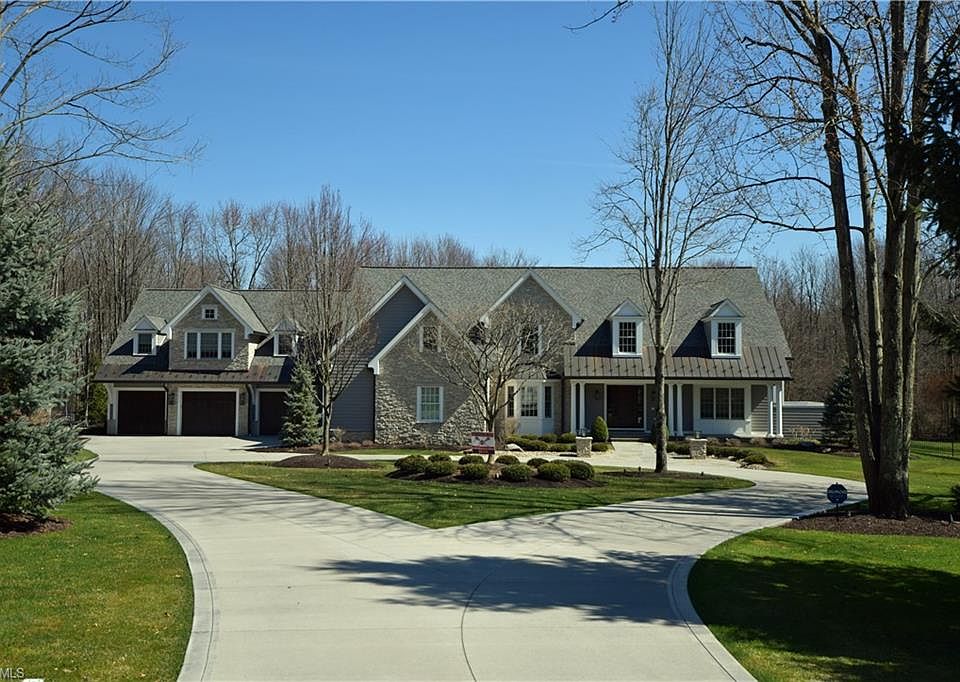 1st image of 10 Deerfield Dr