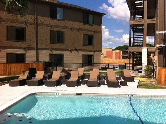 4th image of 2411 Town Lake Cir
