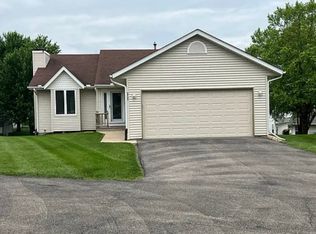 5745 Covey Ridge Trl, Loves Park, IL 61111