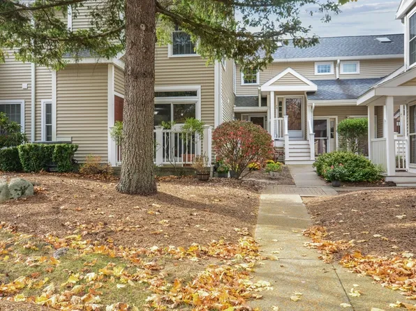 77 Bradford Commons Ln #77, Braintree, MA 02184