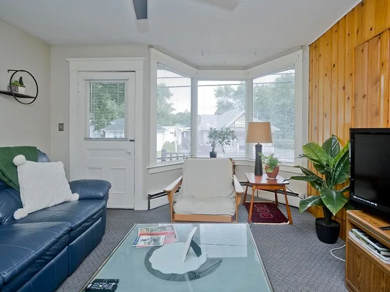 337 Newton St #1 — Photo 5