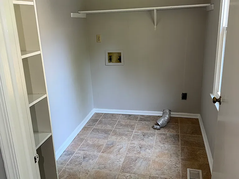 101 Angus Ct — Photo 13