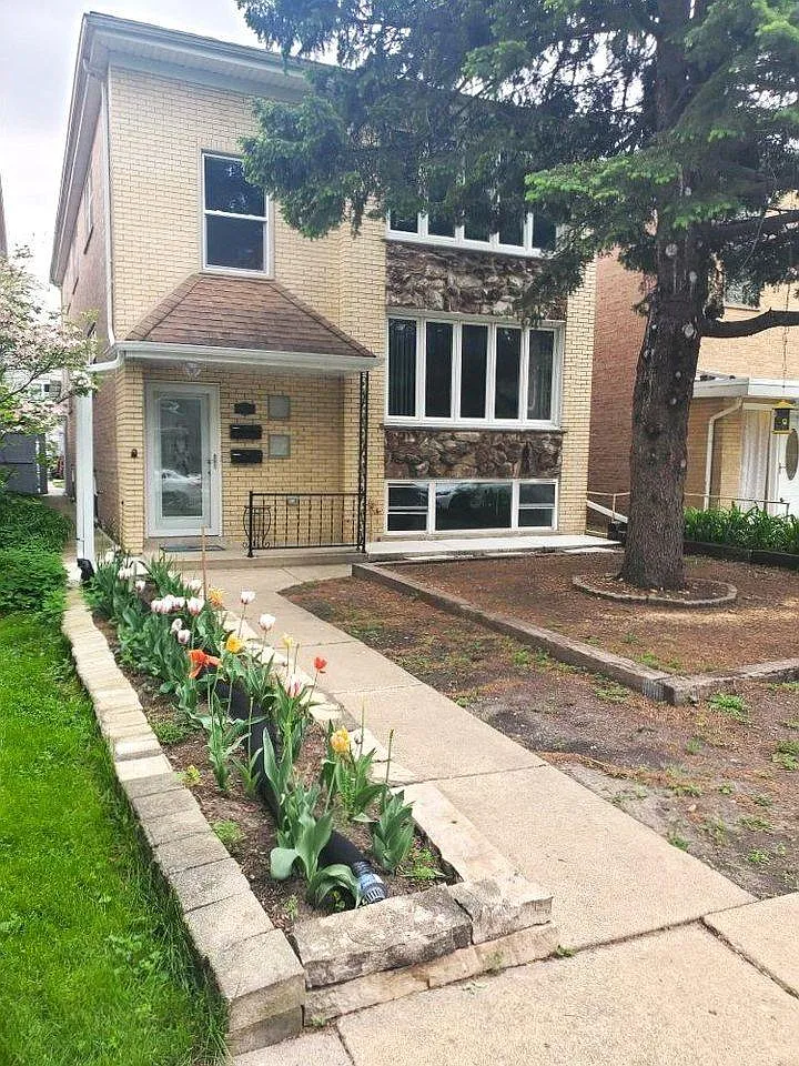 Building Photo - 3823 N Kenneth Ave #GARDEN