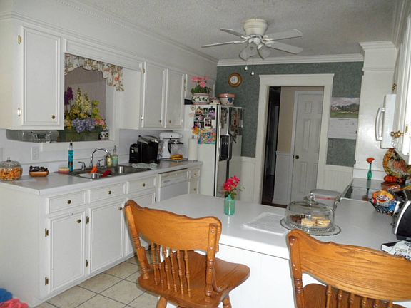 3rd image of 623 Parkway Dr