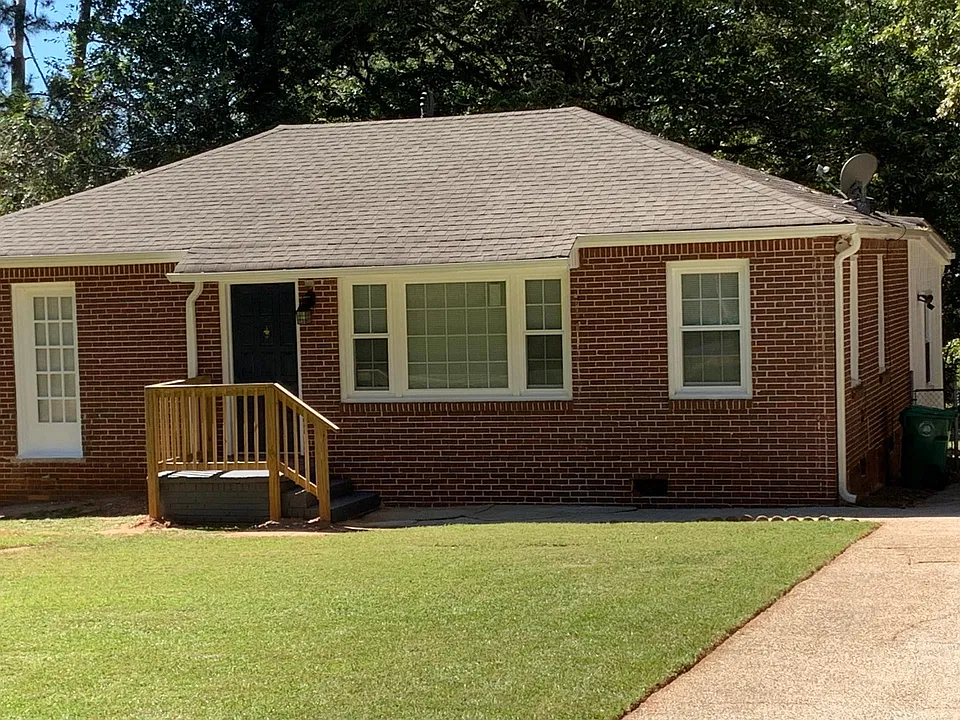 1889 Clarke Ln