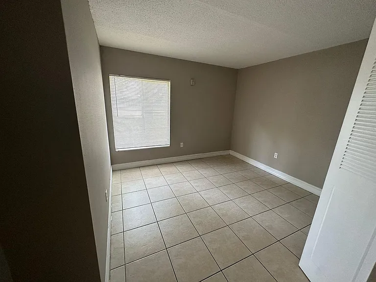 1830 Maravilla Ave #303 — Photo 11