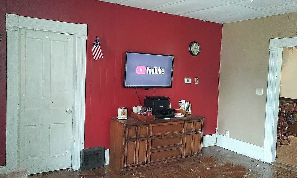 Front Room S.Wall