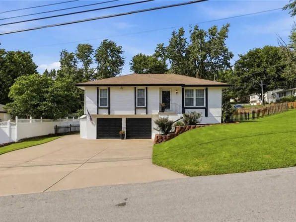 4744 NE 38th St, Kansas City, MO 64117