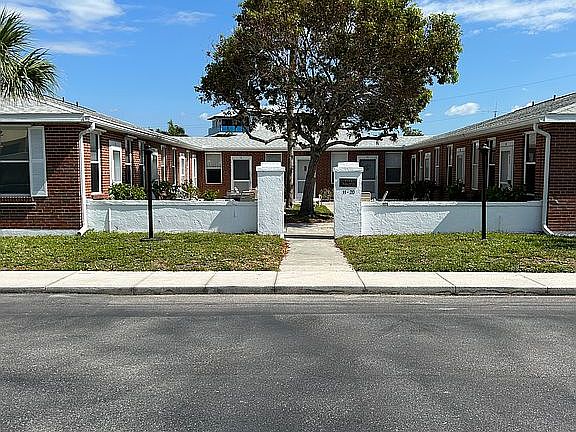 5th image of 908 Villas Dr Unit 16