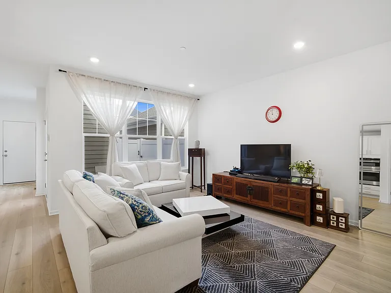 331 Didier Ct — Photo 3