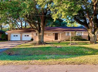 1034 College St, East Bernard, TX 77435