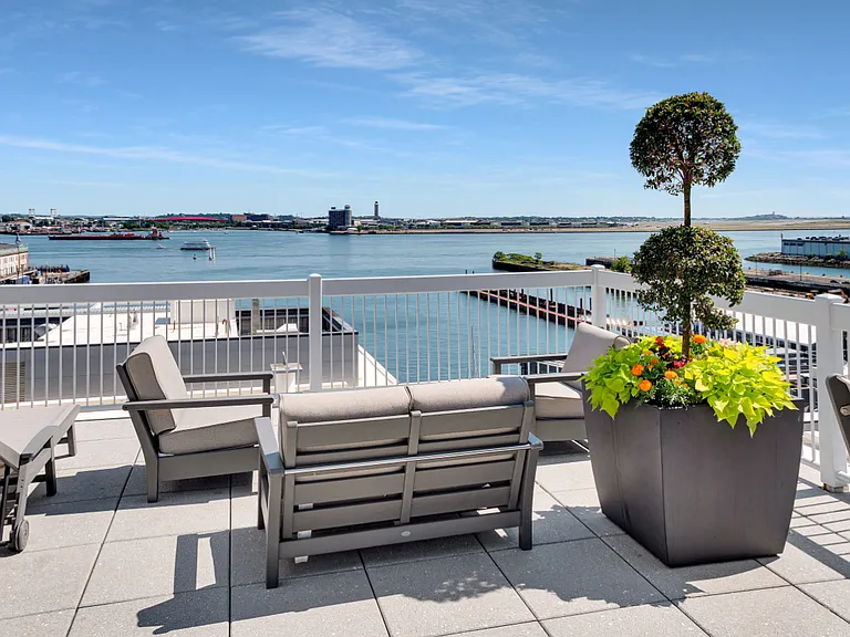 Park Lane Seaport — Photo 34