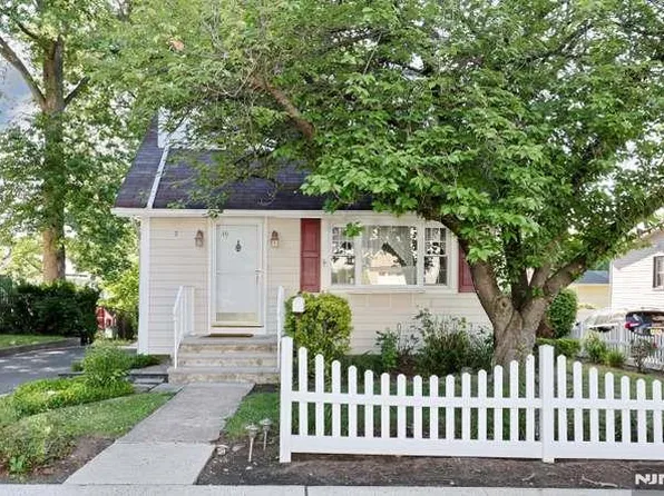 49 S Franklin Ave, Bergenfield, NJ 07621