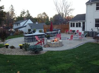 7 Douglas Rd, Chelmsford, MA 01824