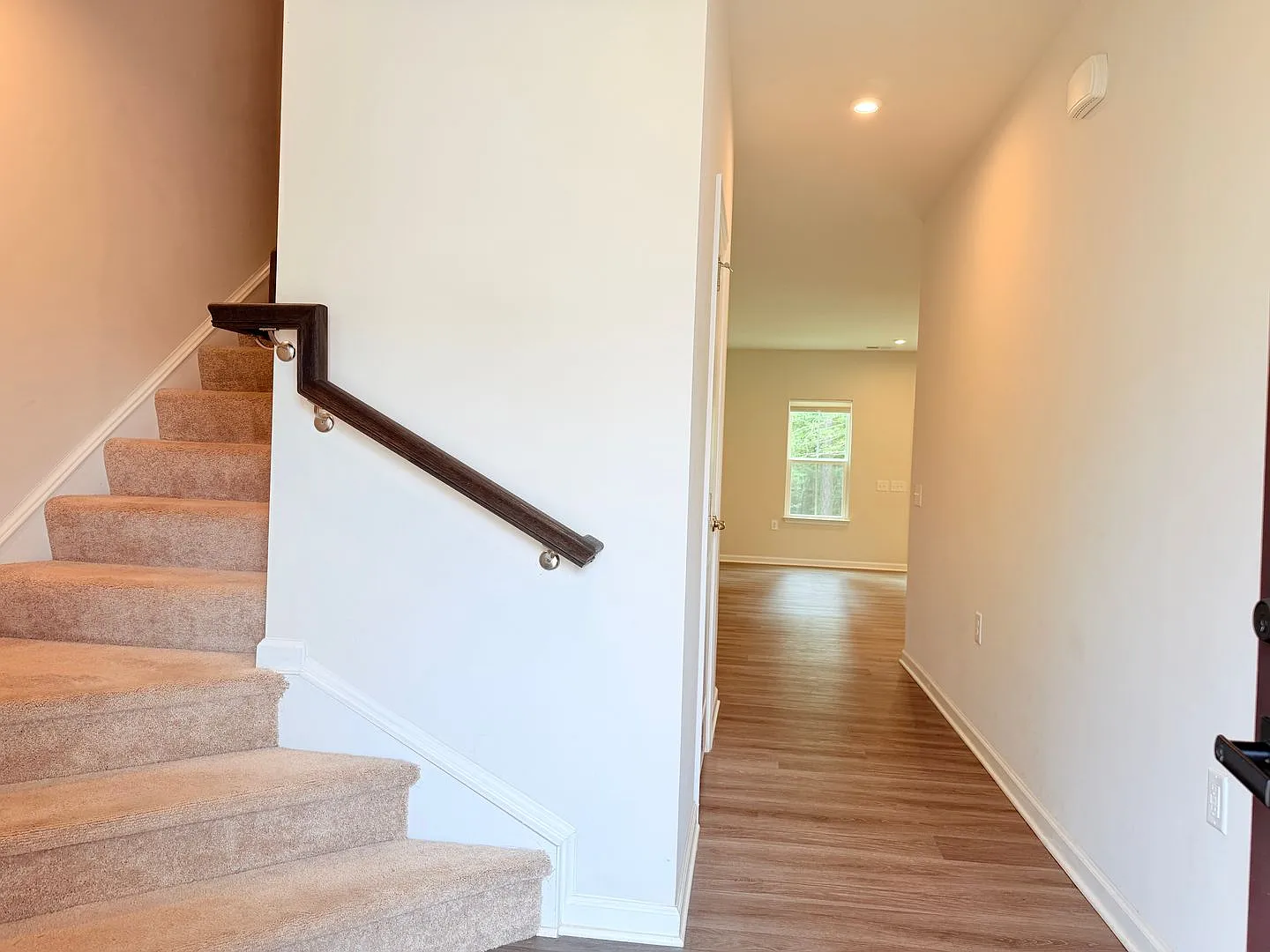 Like New Townhome! — Photo 2
