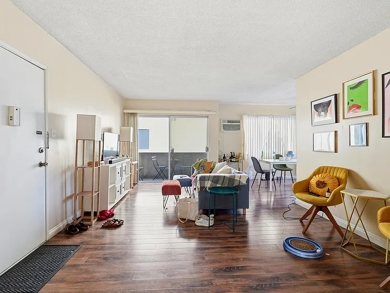 1475 S Wooster St #4 — Photo 1