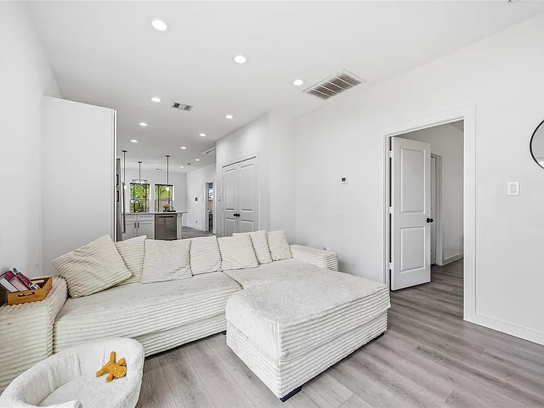 8614 Peachtree St #A — Photo 2