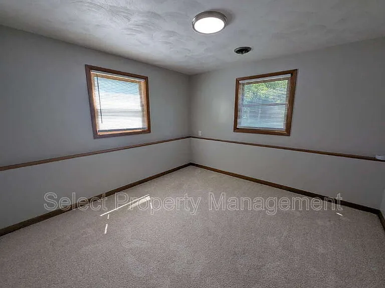 4920 Desoto Dr — Photo 20