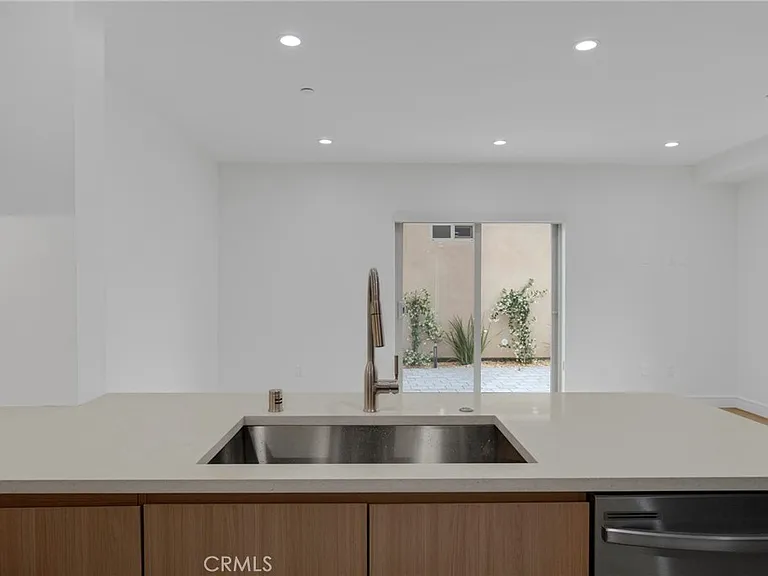 5220 Strohm Ave — Photo 10