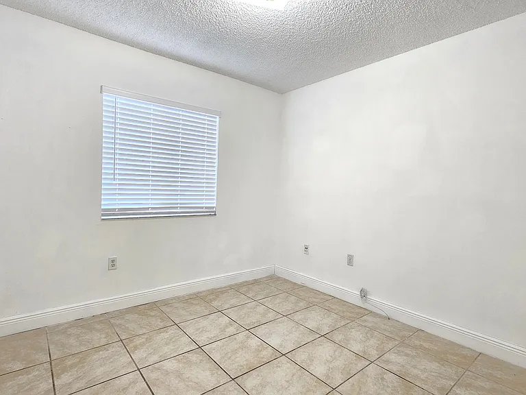10611 SW 170th Ter — Photo 16