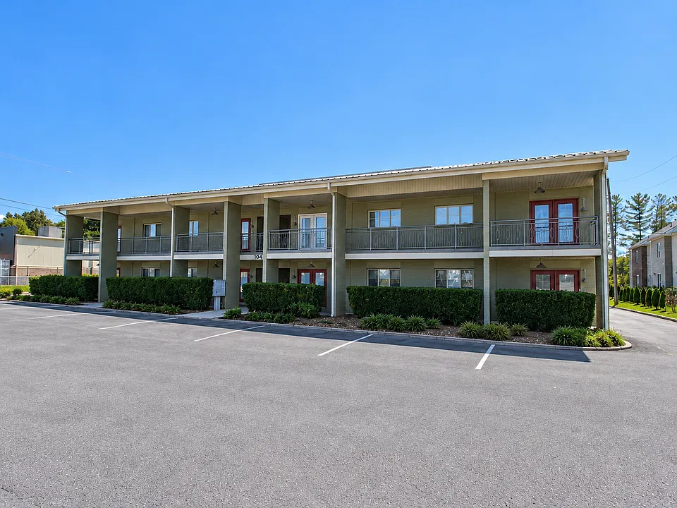 1045 E 10th St #206
