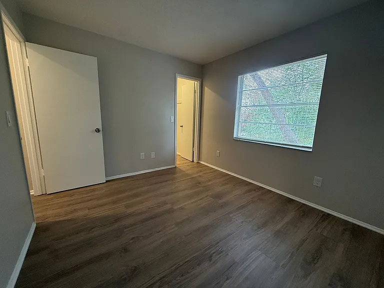 1383 Providence Blvd — Photo 10
