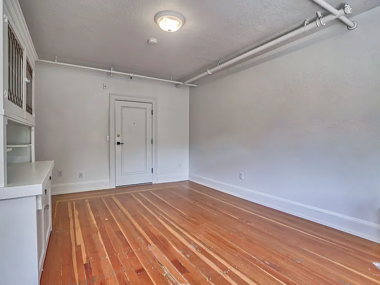Cambrian Apartments — Photo 18