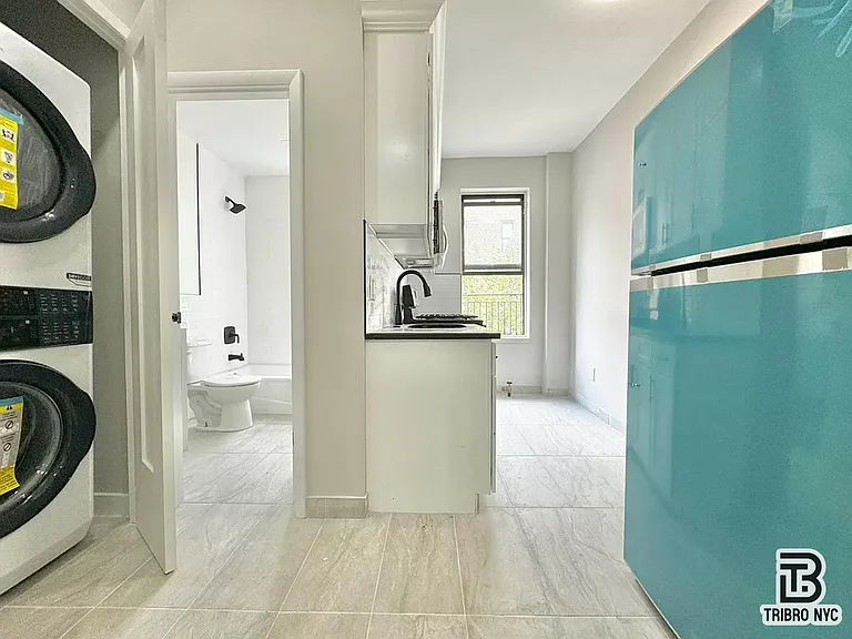 1056 Rogers Ave #3R — Photo 7