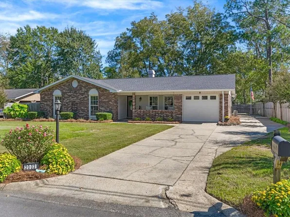 2003 Glasgow Dr, Dothan, AL 36301