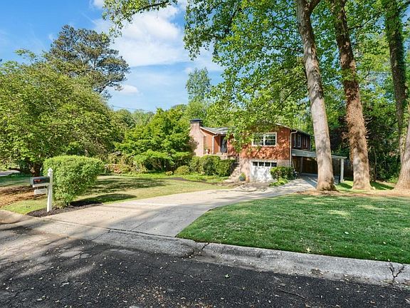 3rd image of 3848 Carlton Dr