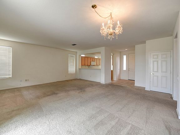 4th image of 1715 Creekcrest Ln