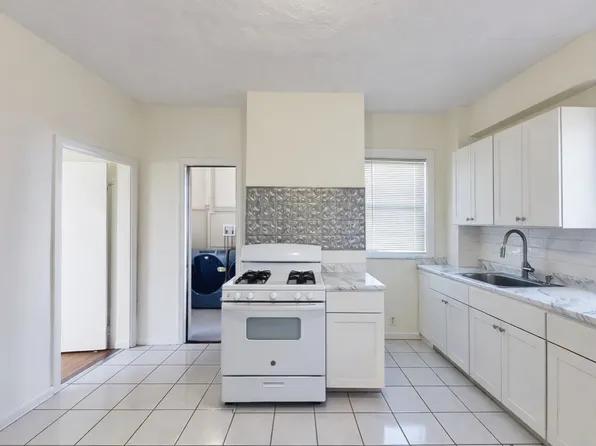 29 Glenwood Sq, Brockton, MA