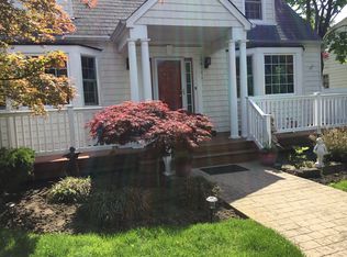 35 W Islip Rd, West Islip, NY 11795