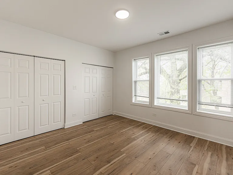 2101 N Hamlin Ave #3F — Photo 6